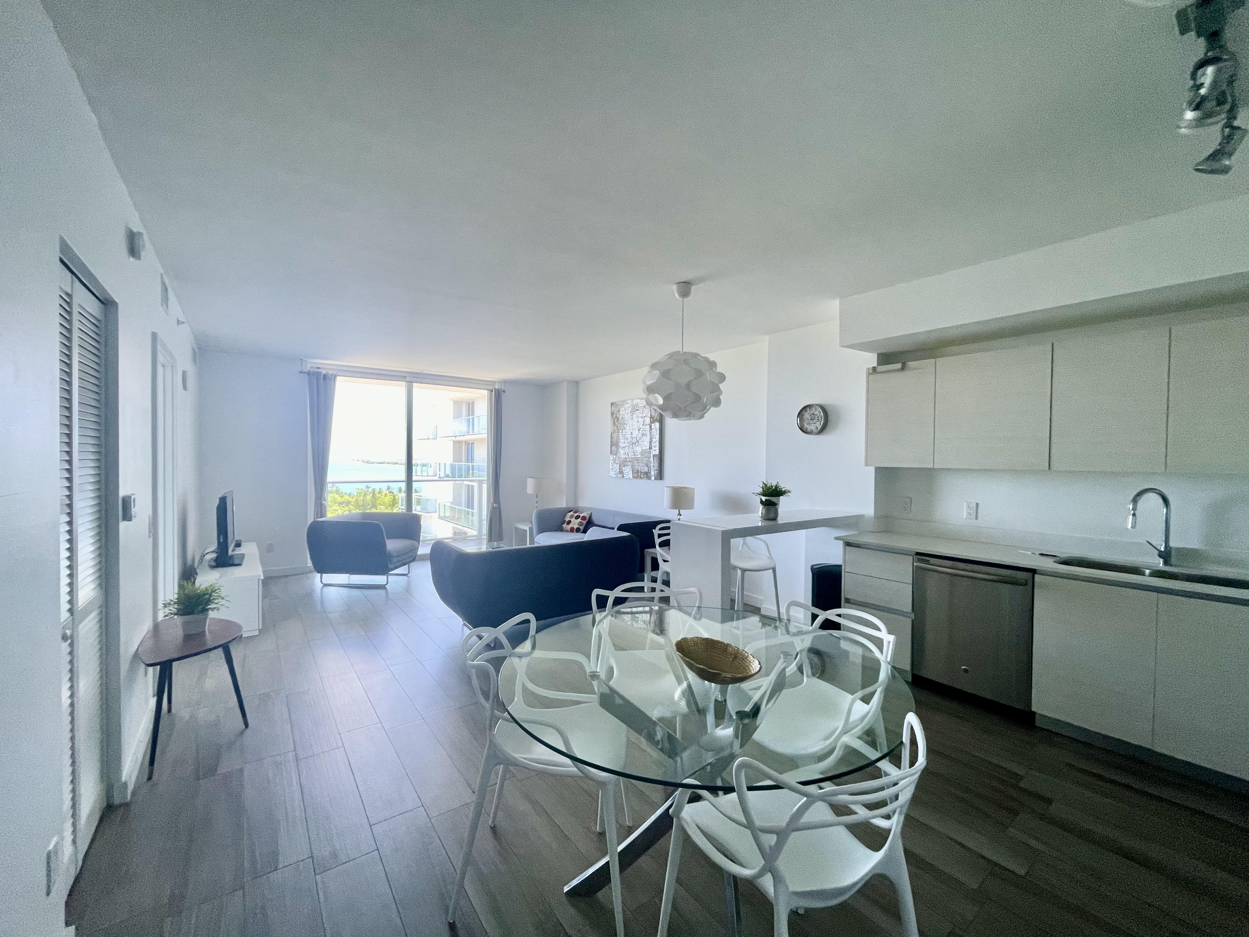 BREATHTAKING BAY VIEWS IN BRICKELL photo 3
