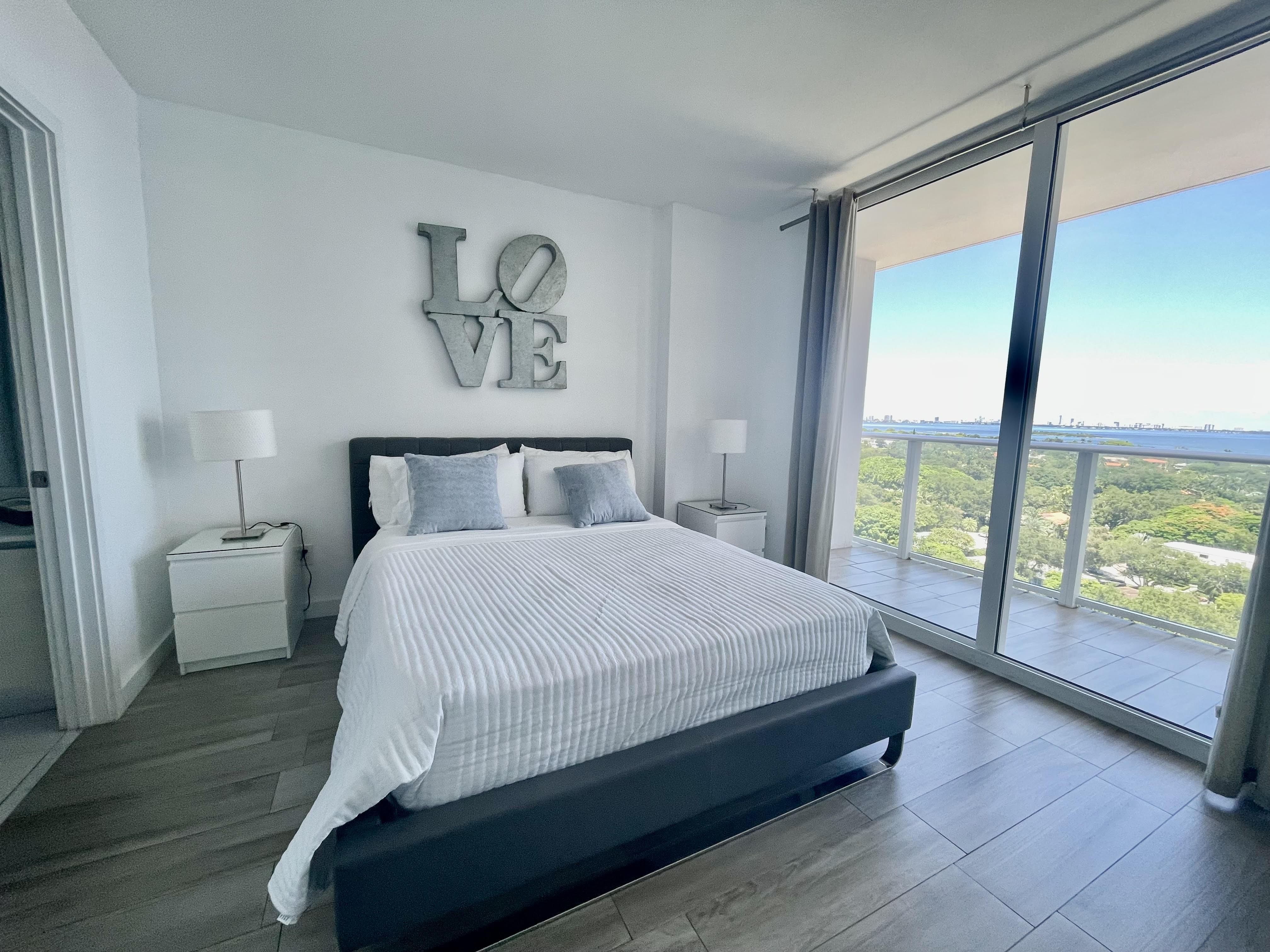 BREATHTAKING BAY VIEWS IN BRICKELL photo 2