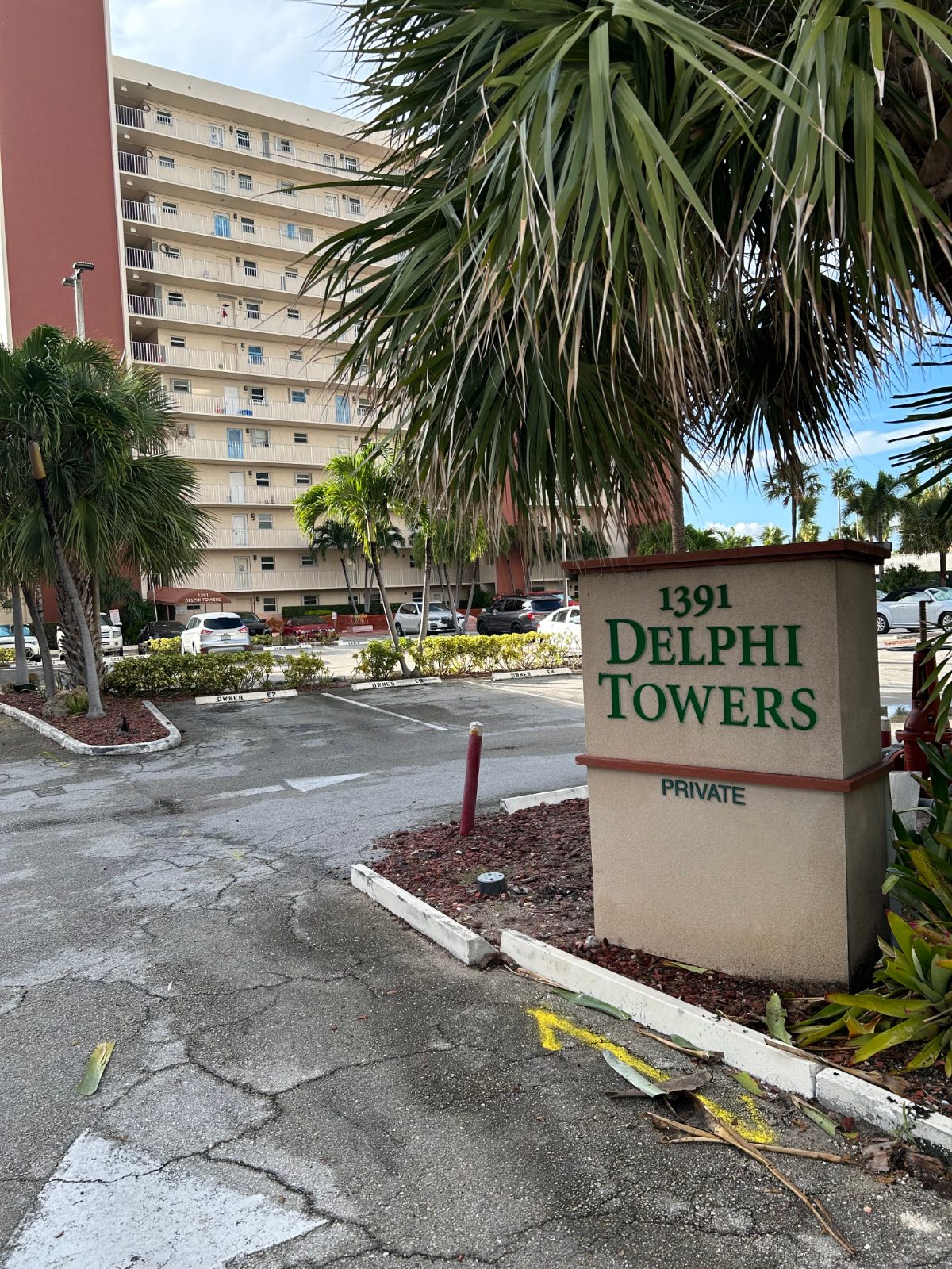 2027 SEASONAL WINTER RENTAL in Pompano Beach across the street from the beach photo 2