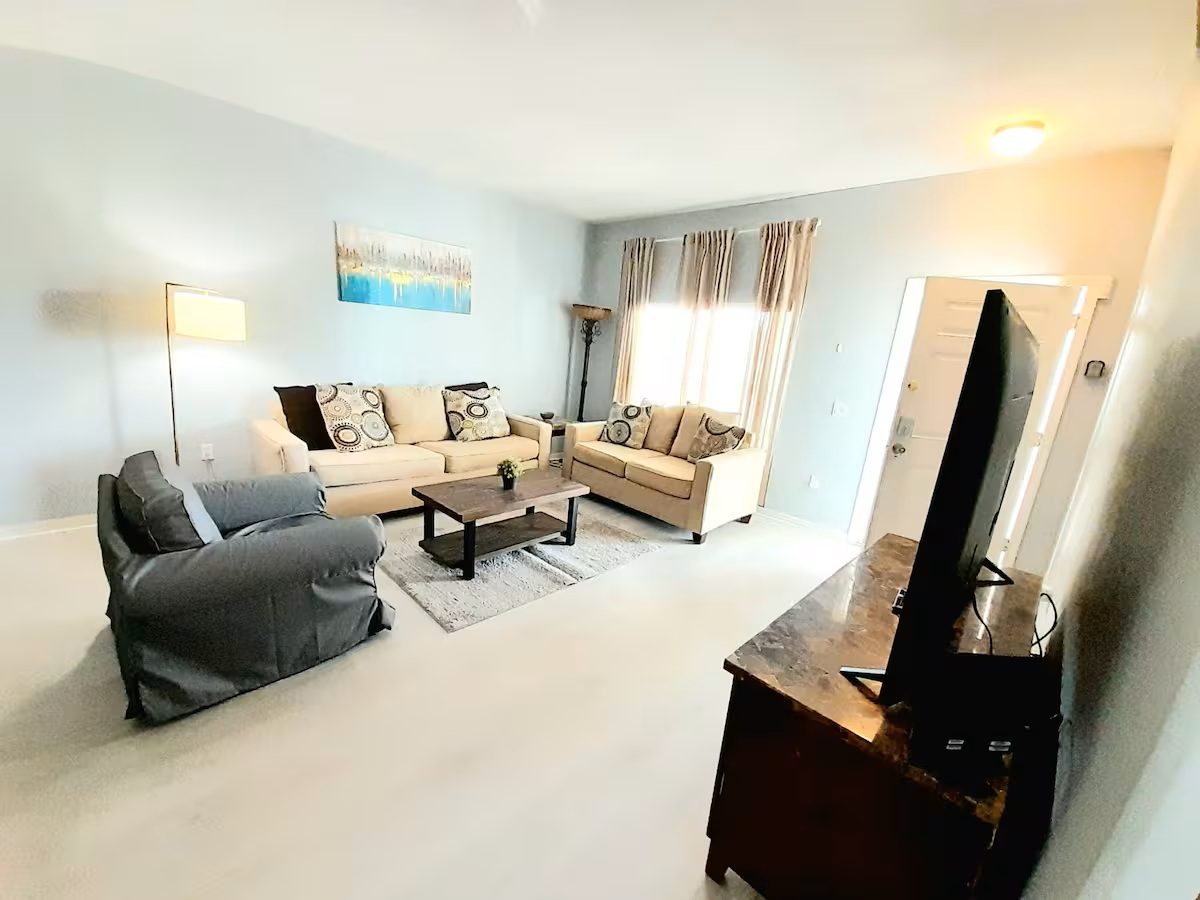 Cozy Fully Furnished Condo Very Close to Disney