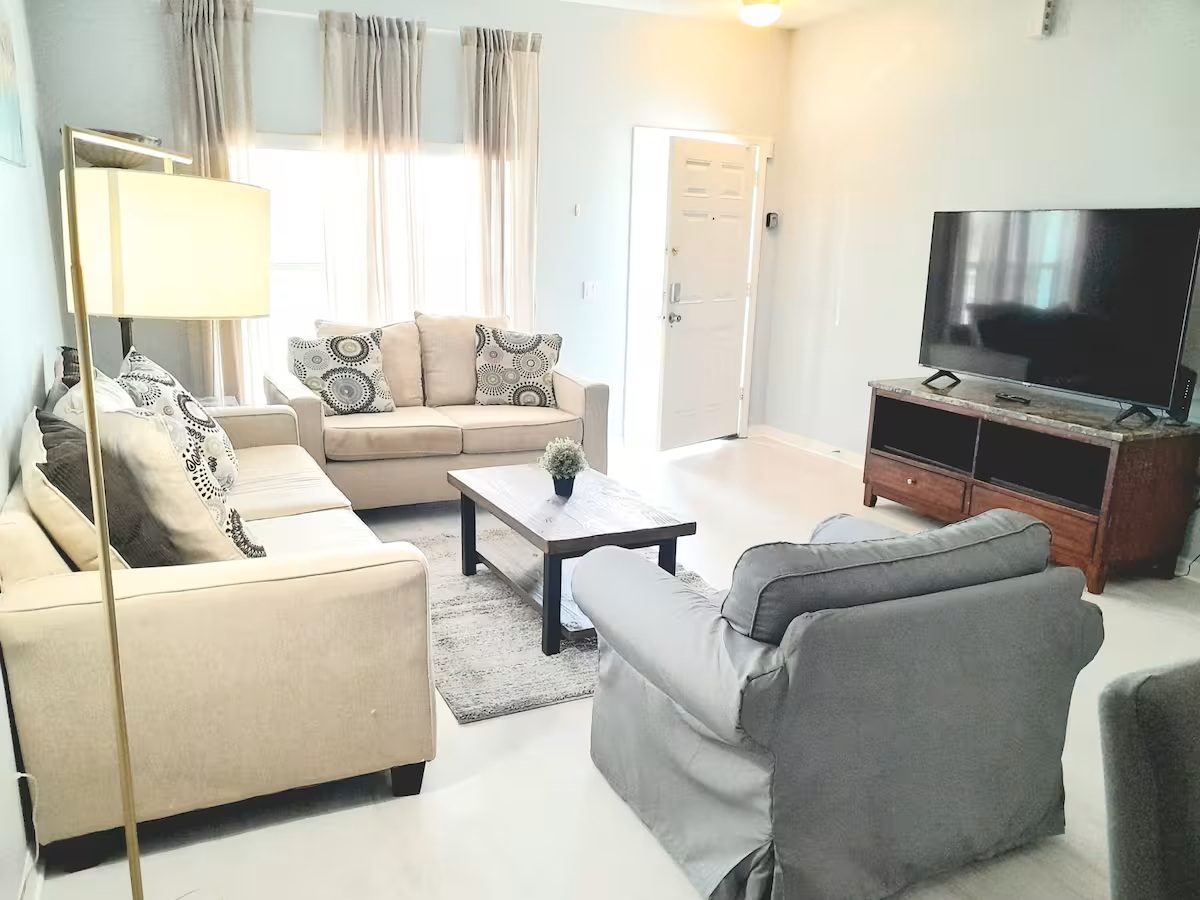 Cozy Fully Furnished Condo Very Close to Disney photo 3