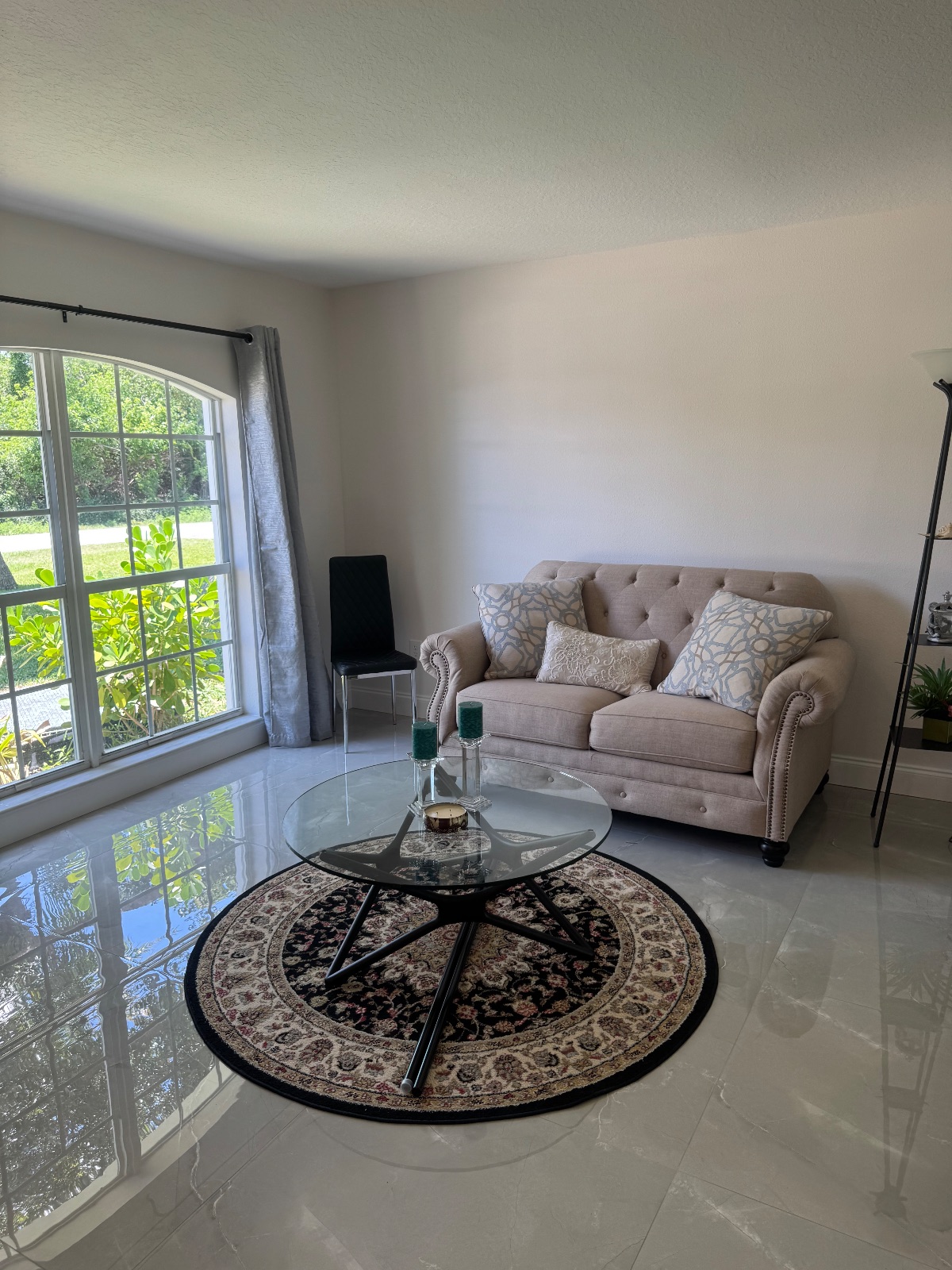Single-family home photo 3