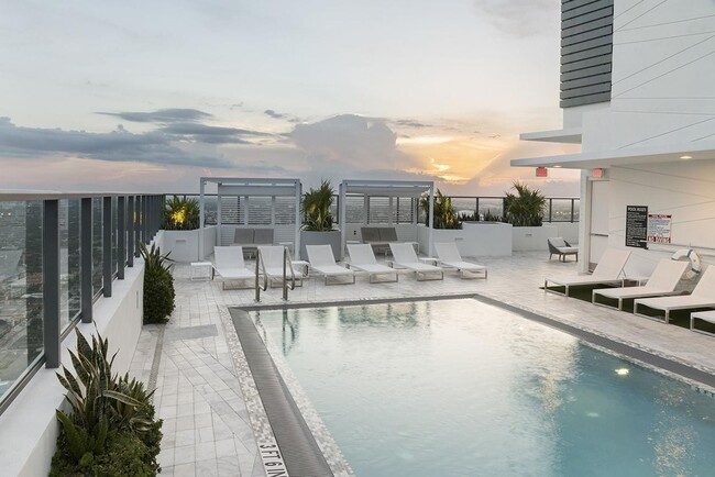 Very Spacious 1 Bed/ 1 Bath Apartment in the Brickell area photo 3