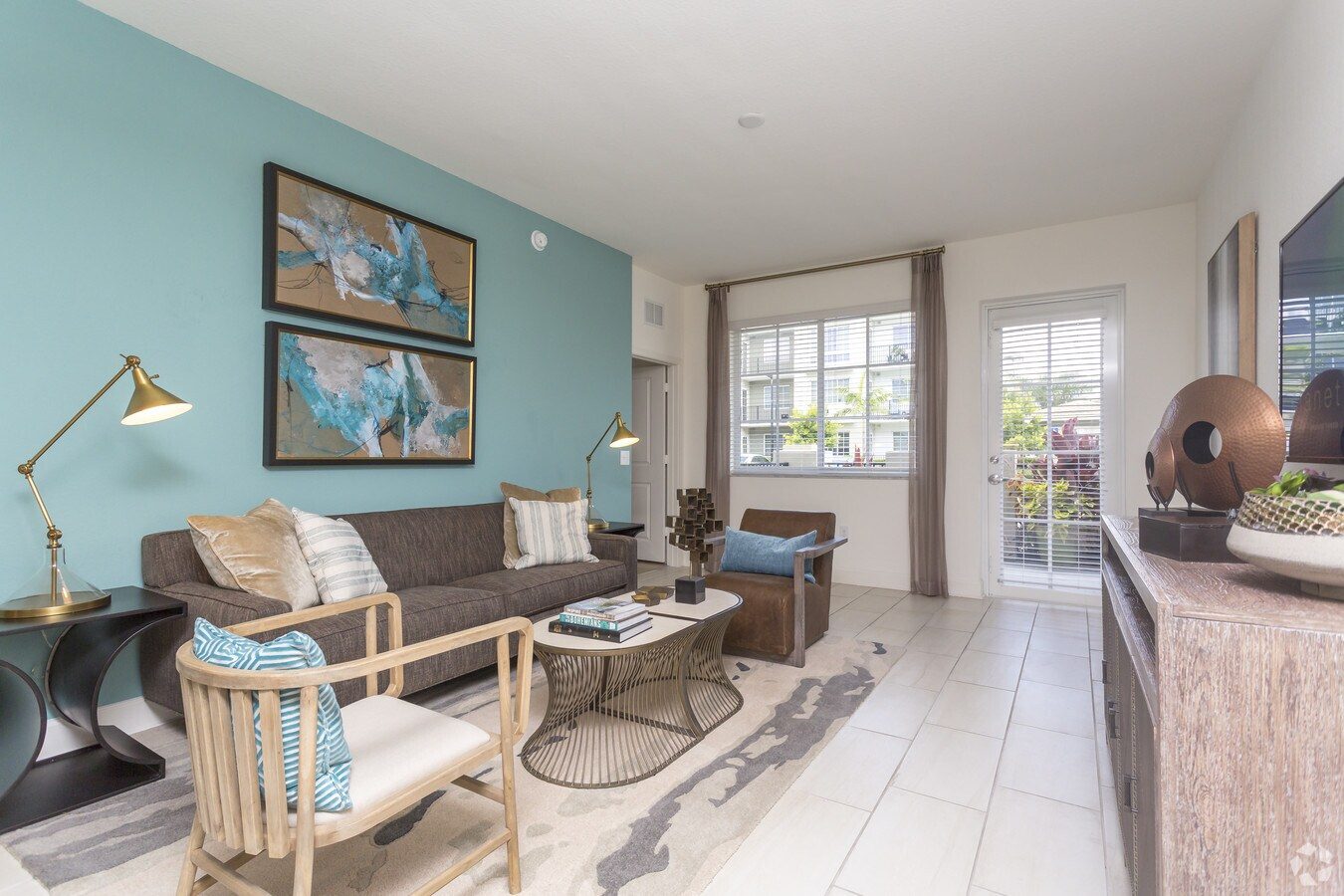 Modern Fully Furnished 1-Bedroom Apartment in Midtown Aventura