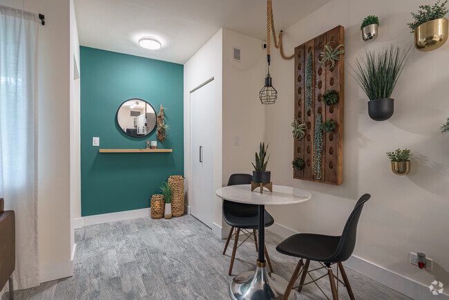 MODERN 1 BED/ 1 BATH APARTMENT IN CENTRAL BOCA RATON photo 2