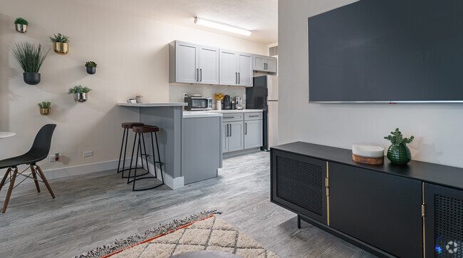 MODERN 1 BED/ 1 BATH APARTMENT IN CENTRAL BOCA RATON photo 3