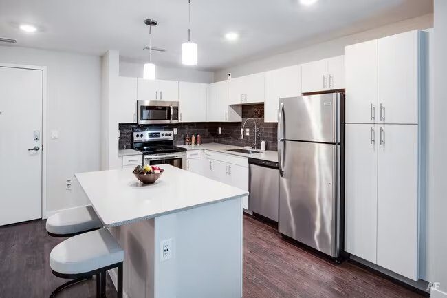 CHARMING 1 BED/ 1 BATH APARTMENT IN UPTOWN ORLANDO photo 2