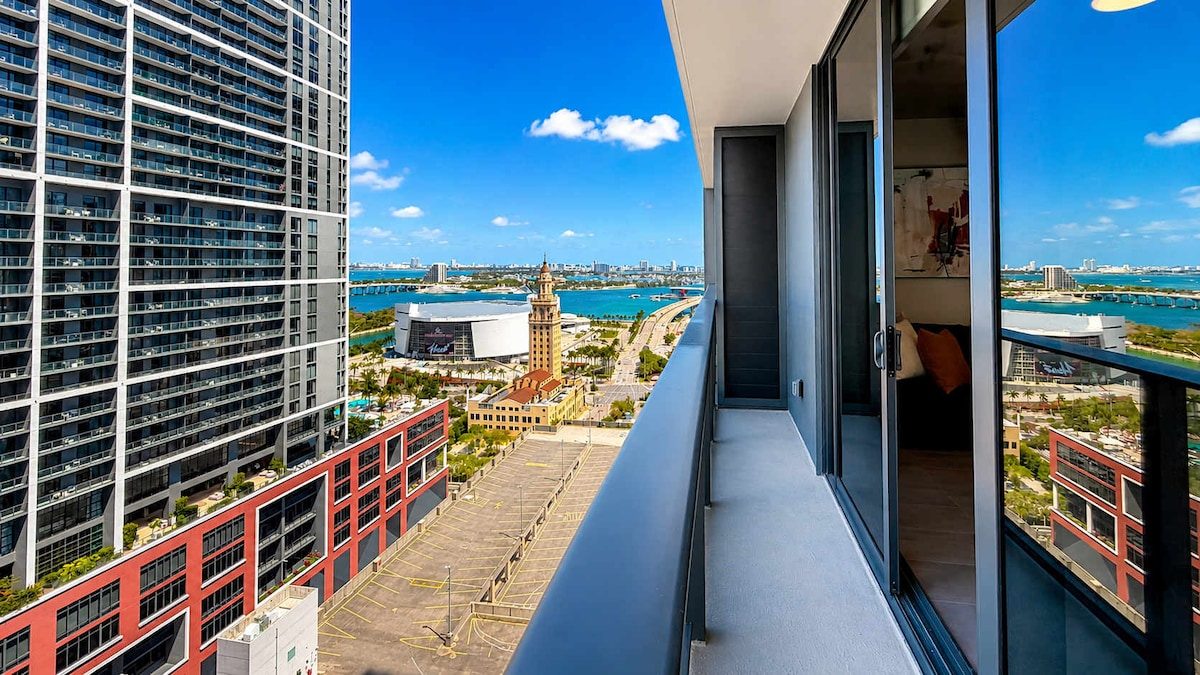 501 First Residences: 26th-Floor Corner 1BR With Skyline Views