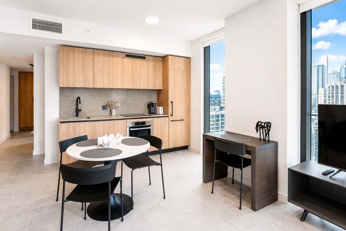 501 First Residences: 26th-Floor Corner 1BR With Skyline Views photo 3