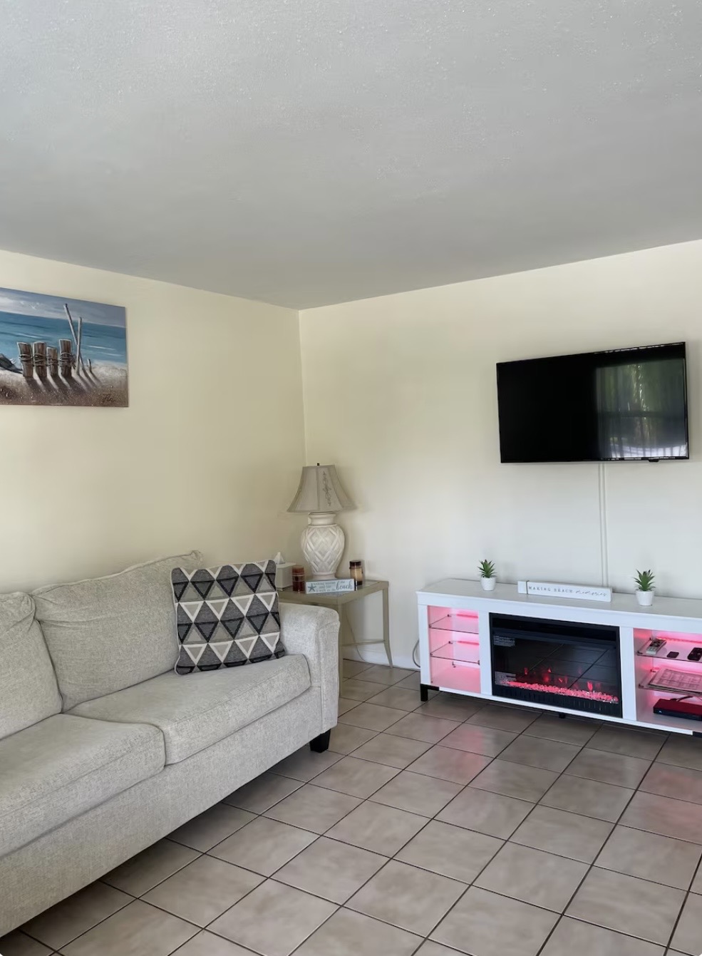 Pompano Beach less than a block walk to the beach. Enjoy paradise.