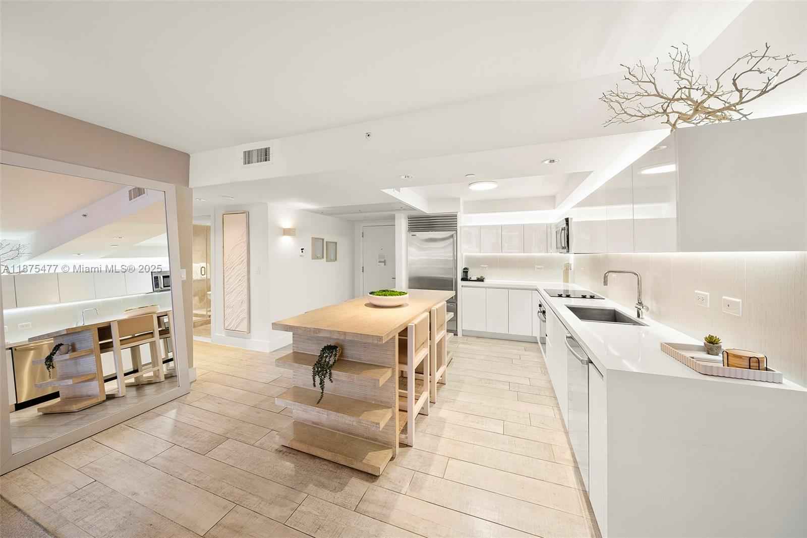 1 Hotel Beachfront: Ocean Views & Spa Access photo 2