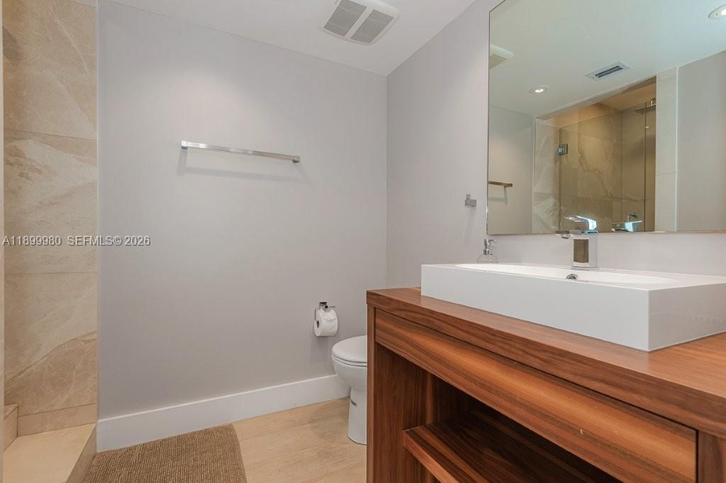Roney Palace Oceanfront With Pool Views photo 2