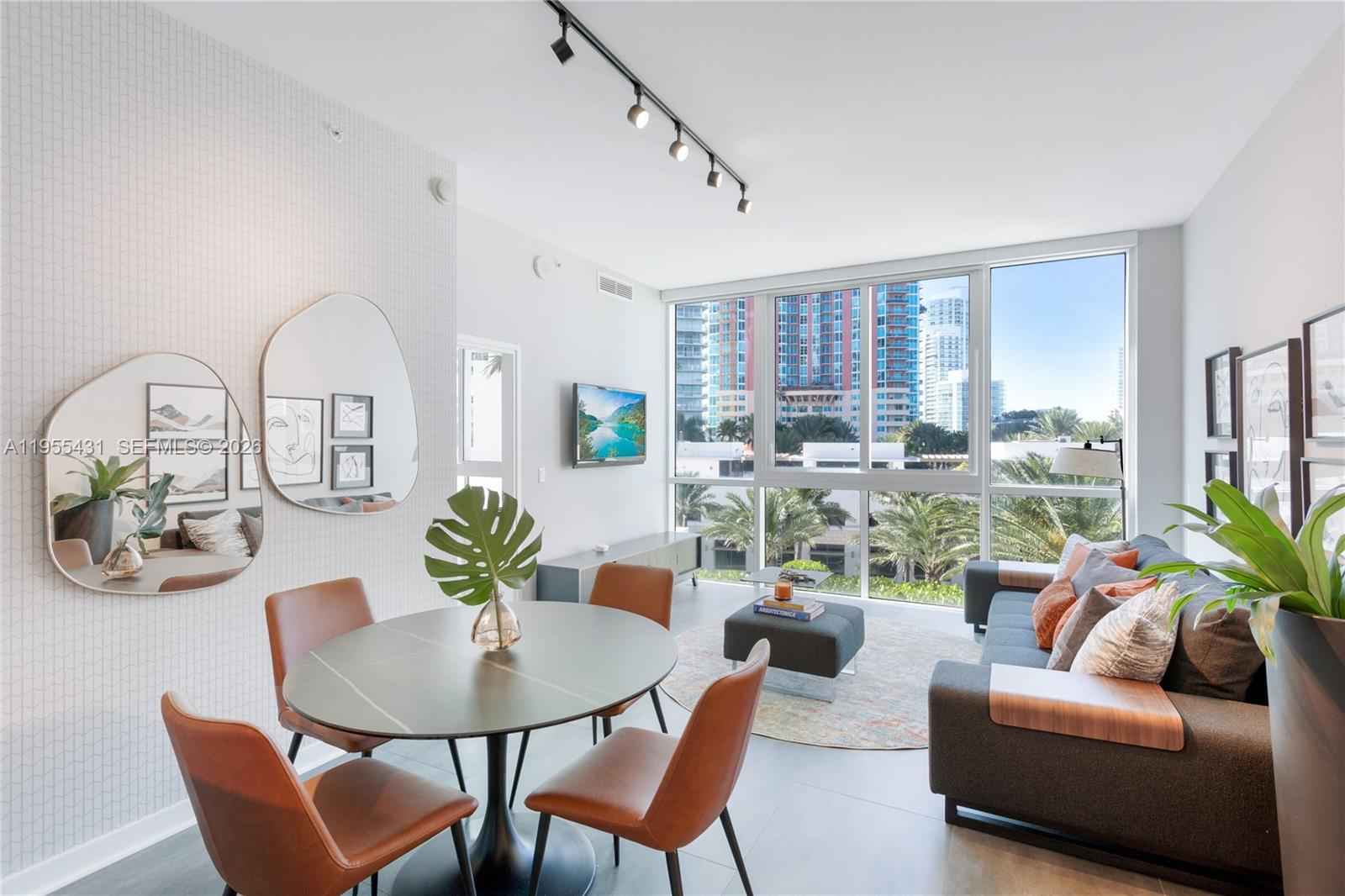 Renovated 1BR In Continuum North Tower Oceanfront photo 2