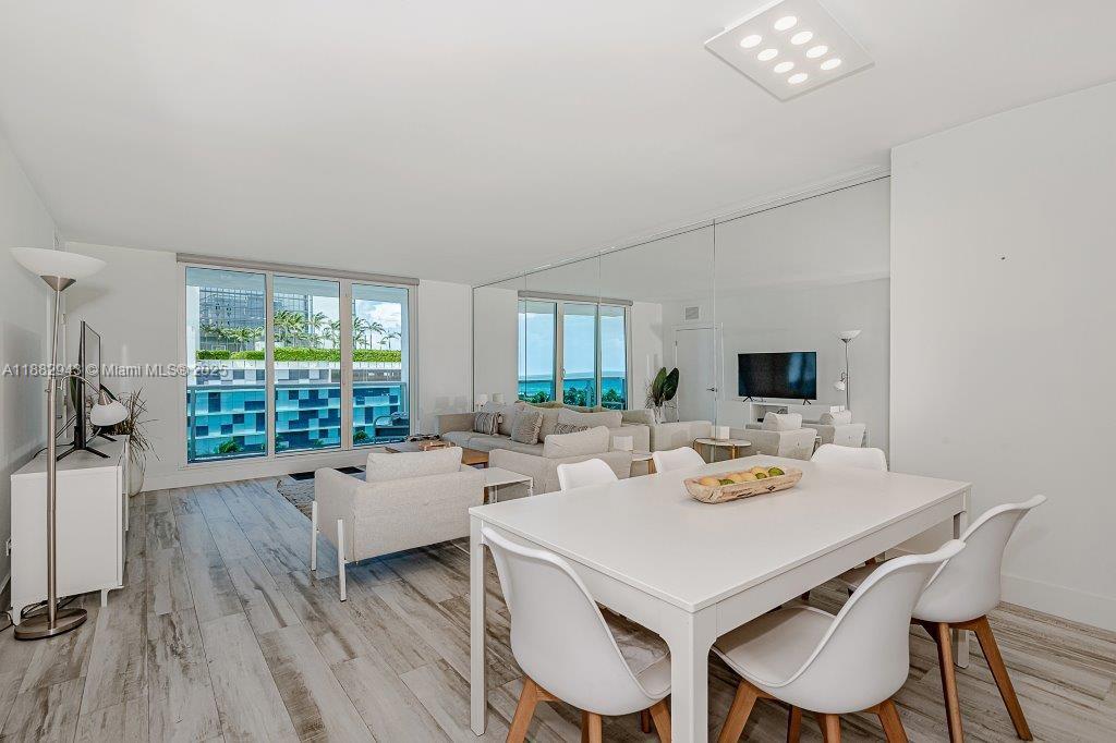 Roney Palace Oceanfront 1BR With Den photo 2
