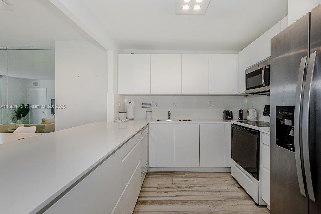 Roney Palace Oceanfront 1BR With Den photo 3