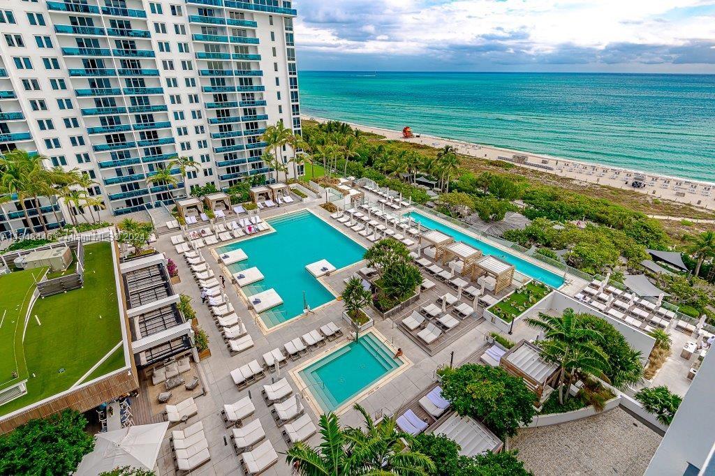 Updated 1BR+Den Oceanfront at Roney Palace photo 3