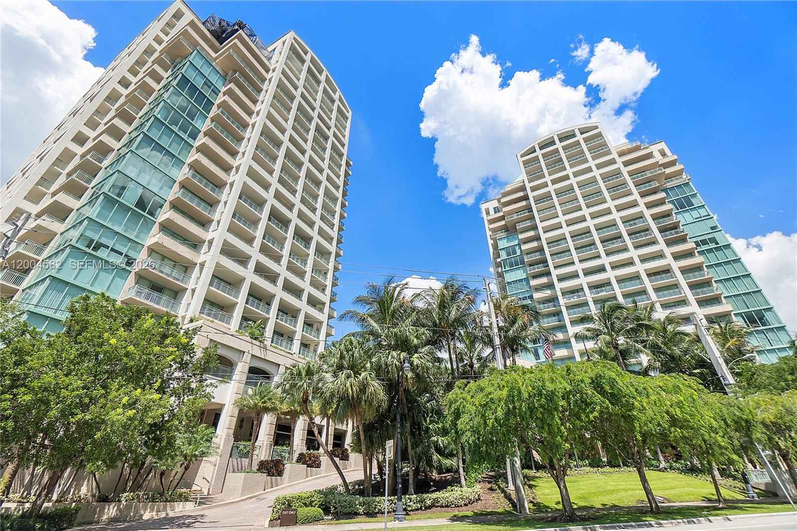 Ritz-Carlton Coconut Grove: Luxury Bay View 1BR
