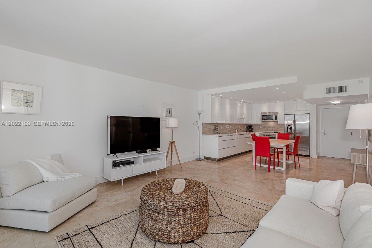 Roney Palace Jr. 2BR With Ocean Views & Pool Access photo 2