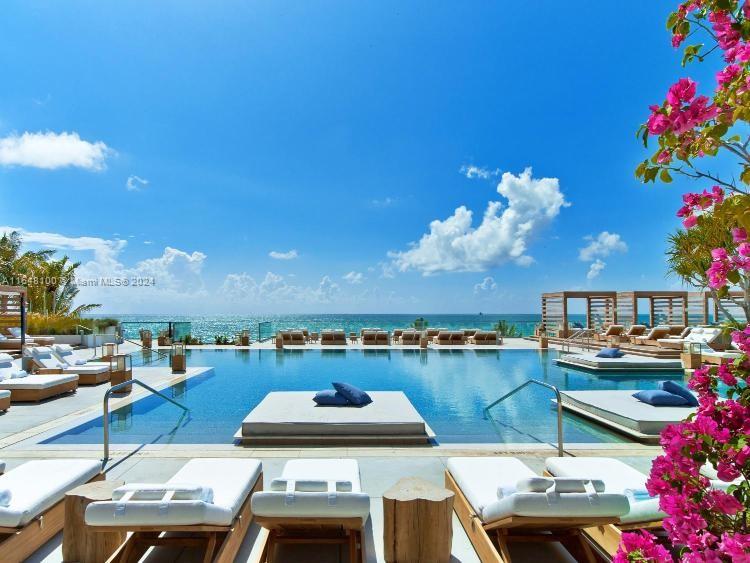 Designer Renovated Oceanfront 1BR Roney Palace