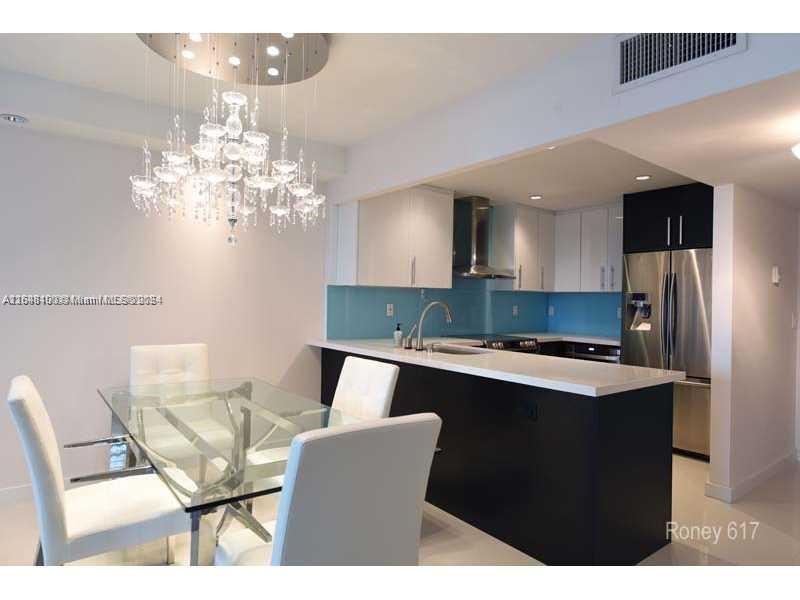 Designer Renovated Oceanfront 1BR Roney Palace photo 3