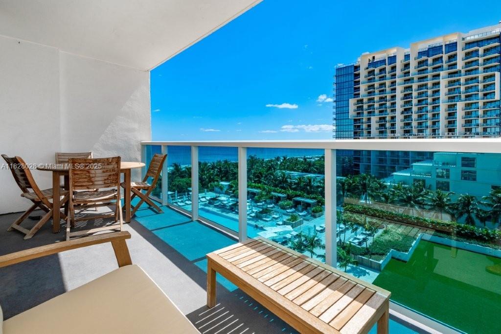 Oceanfront 1BR+Den At The Roney Palace photo 2