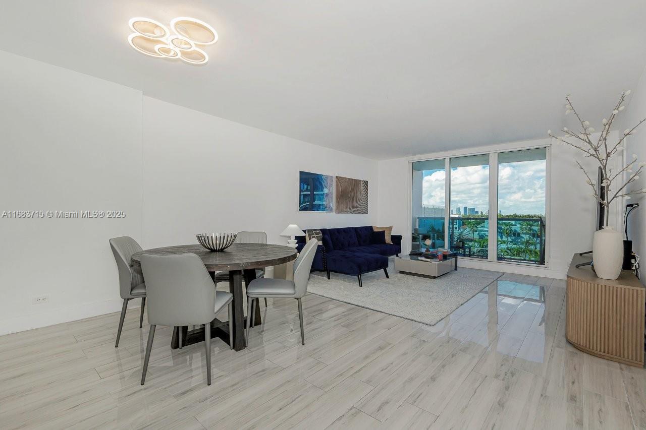 Roney Palace: 1BR+Den With Hotel Amenities