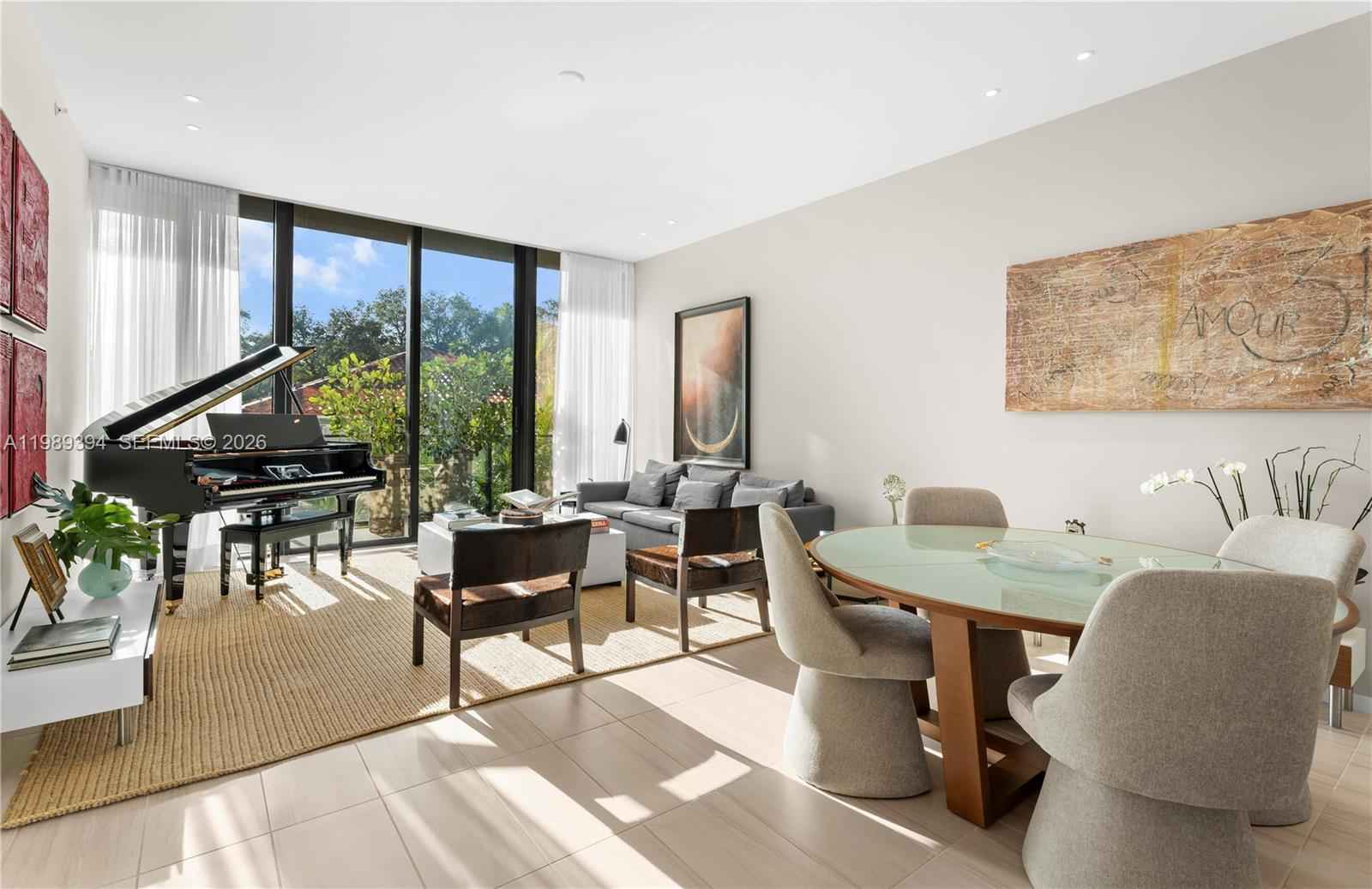 GlassHaus Coconut Grove: Modern 1BR Balcony