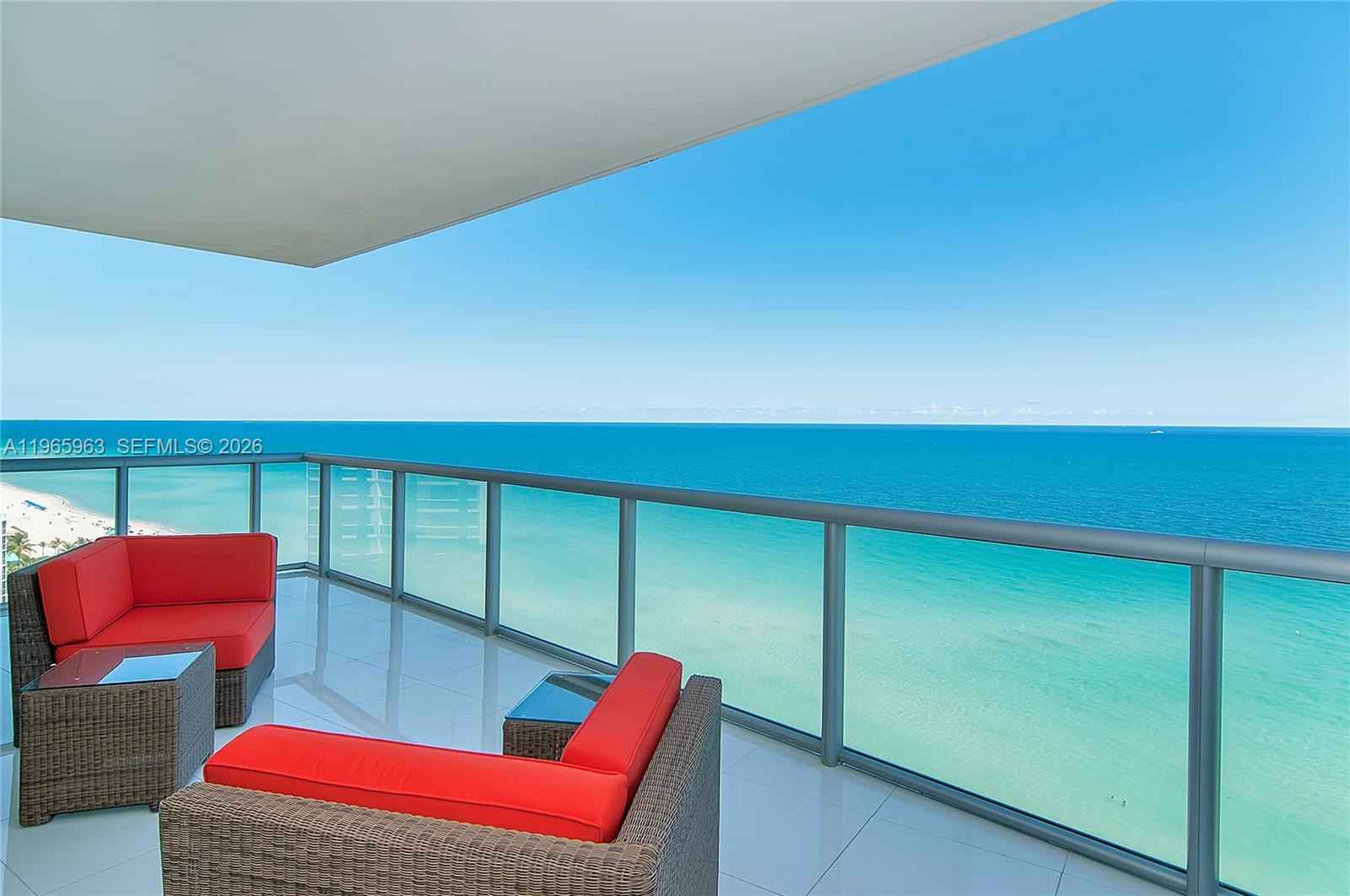Jade Ocean Oceanfront 1BR With Den photo 3