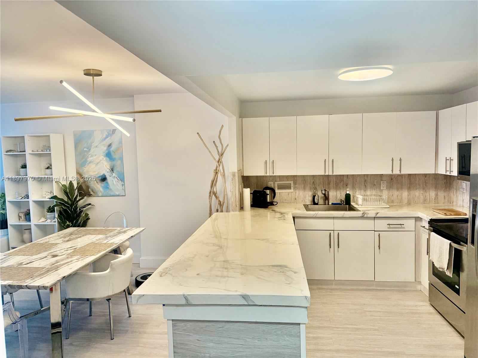 Roney Palace: Iconic Miami Beach Condo photo 3