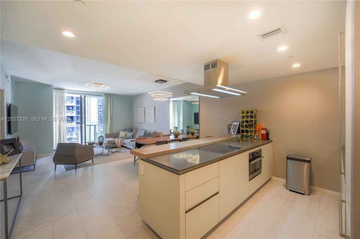Brickell Flatiron 37th Floor City Views photo 3