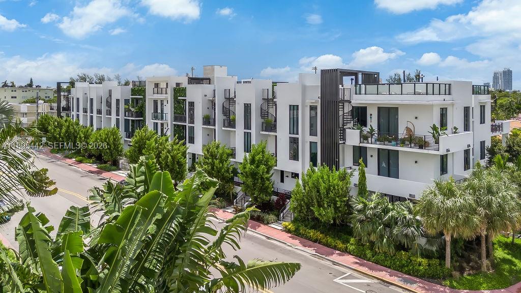 South Beach Condo With Den & Dual Terraces