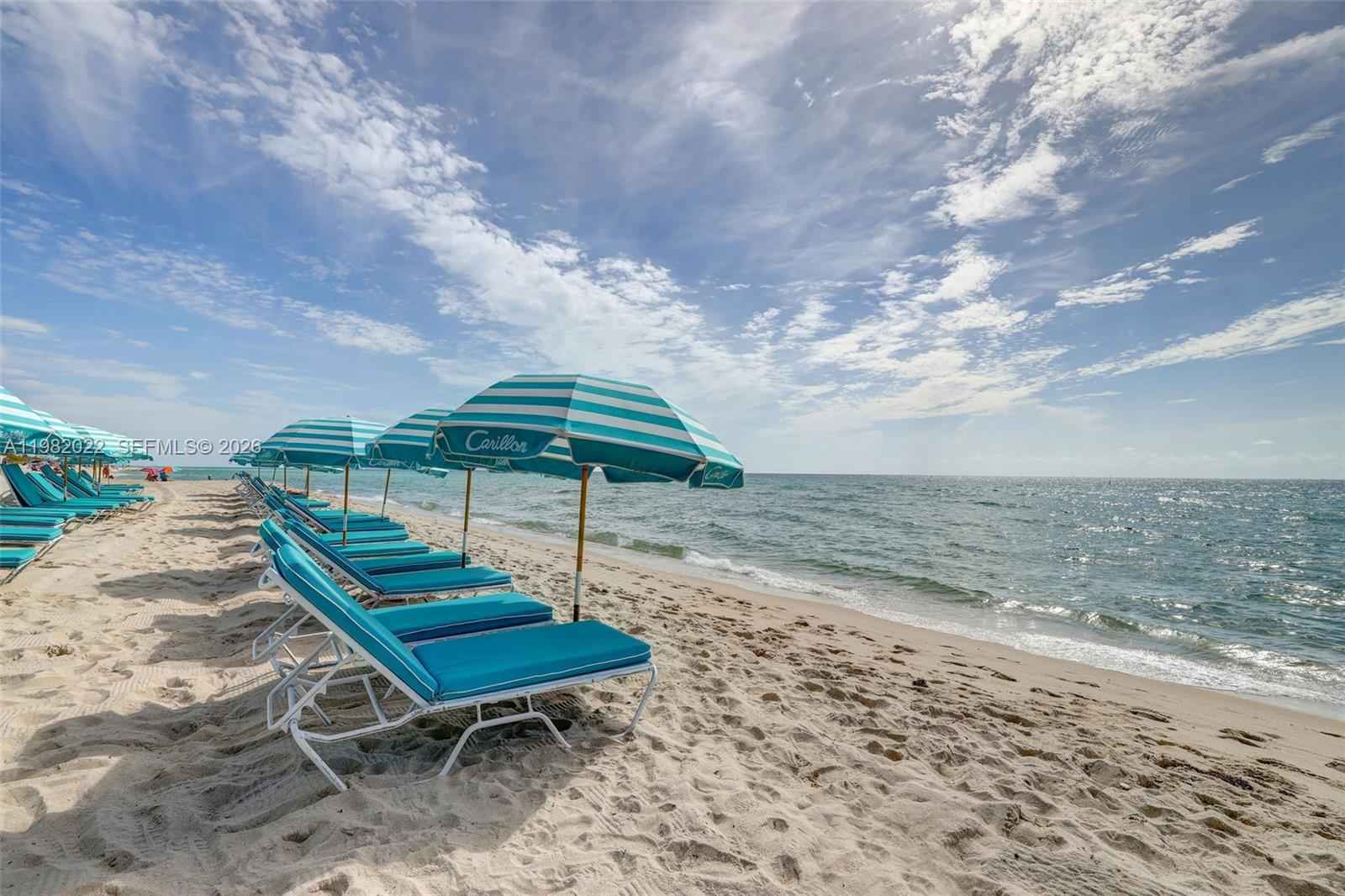 Beachhouse 209: Ocean View, High Ceilings
