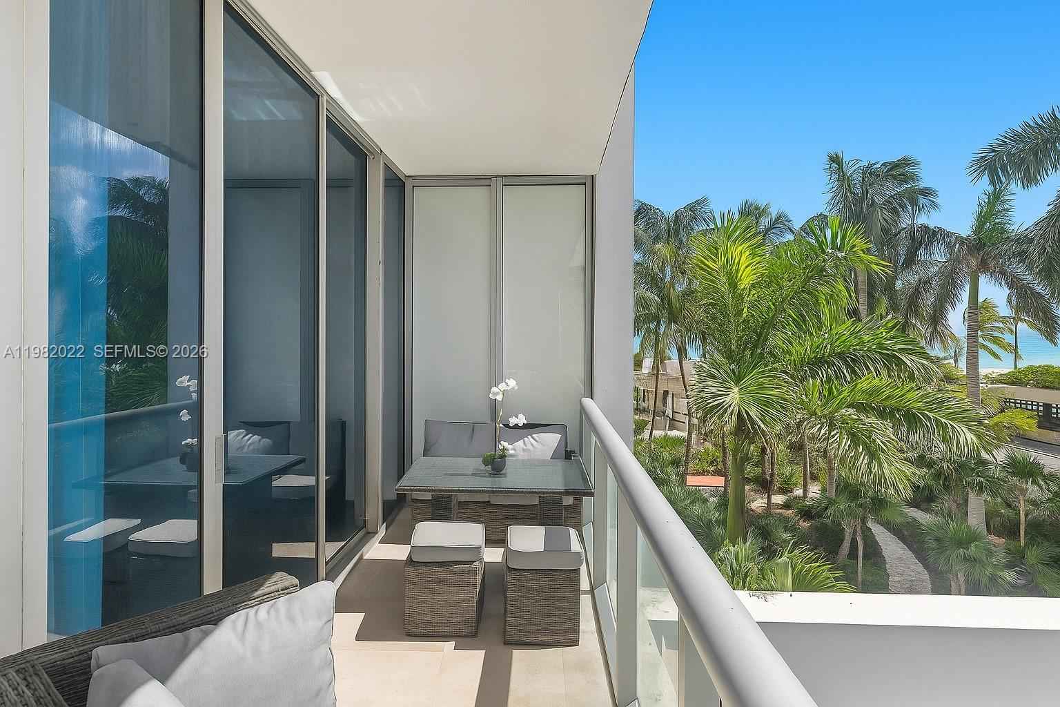 Beachhouse 209: Ocean View, High Ceilings photo 3