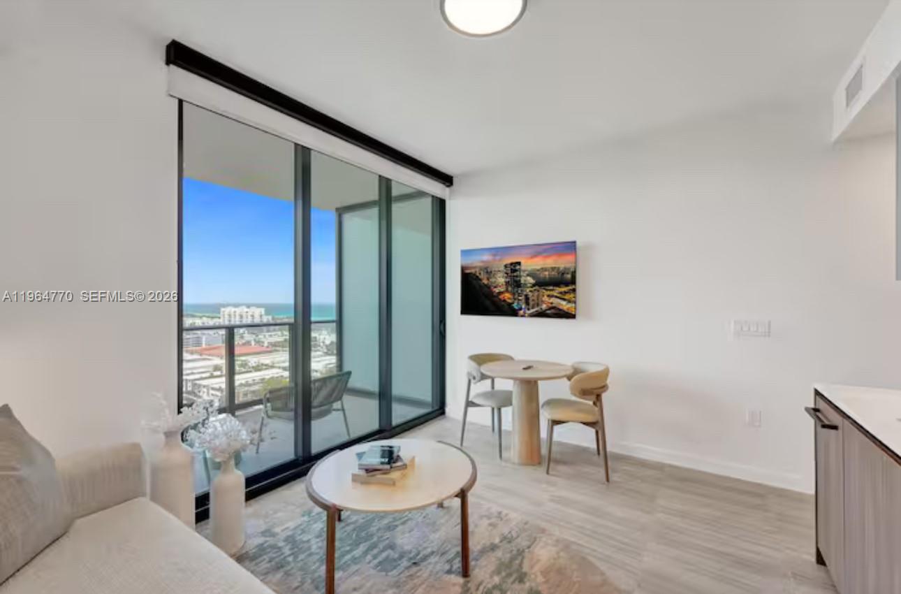 72 Park Condo: Ocean Views, Beach Steps photo 2