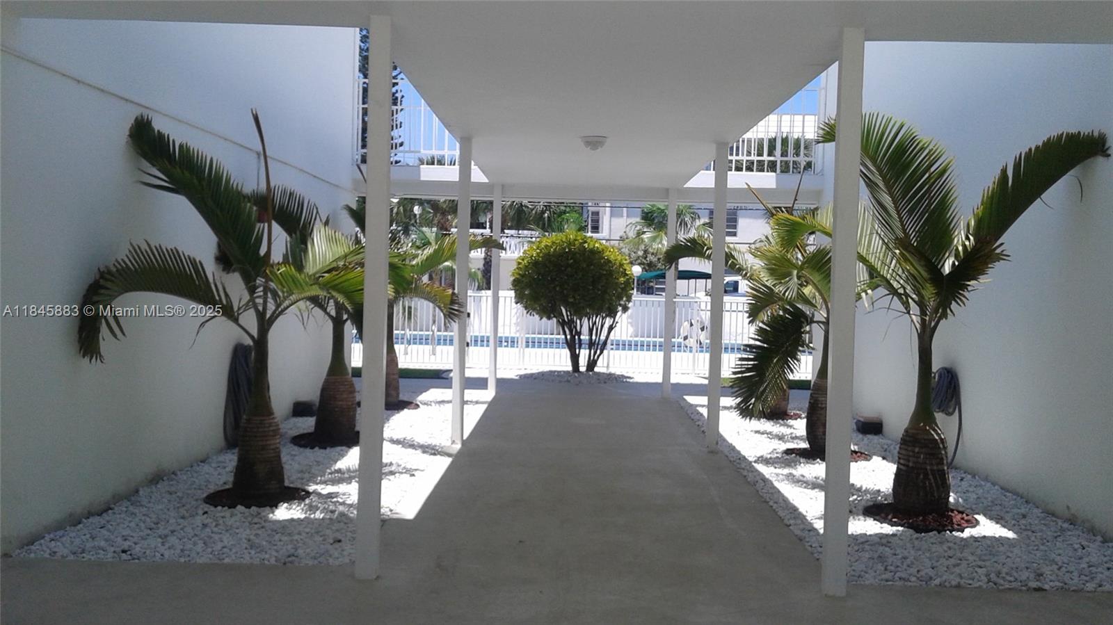 Renovated Key Biscayne Condo, Steps To Beach photo 2
