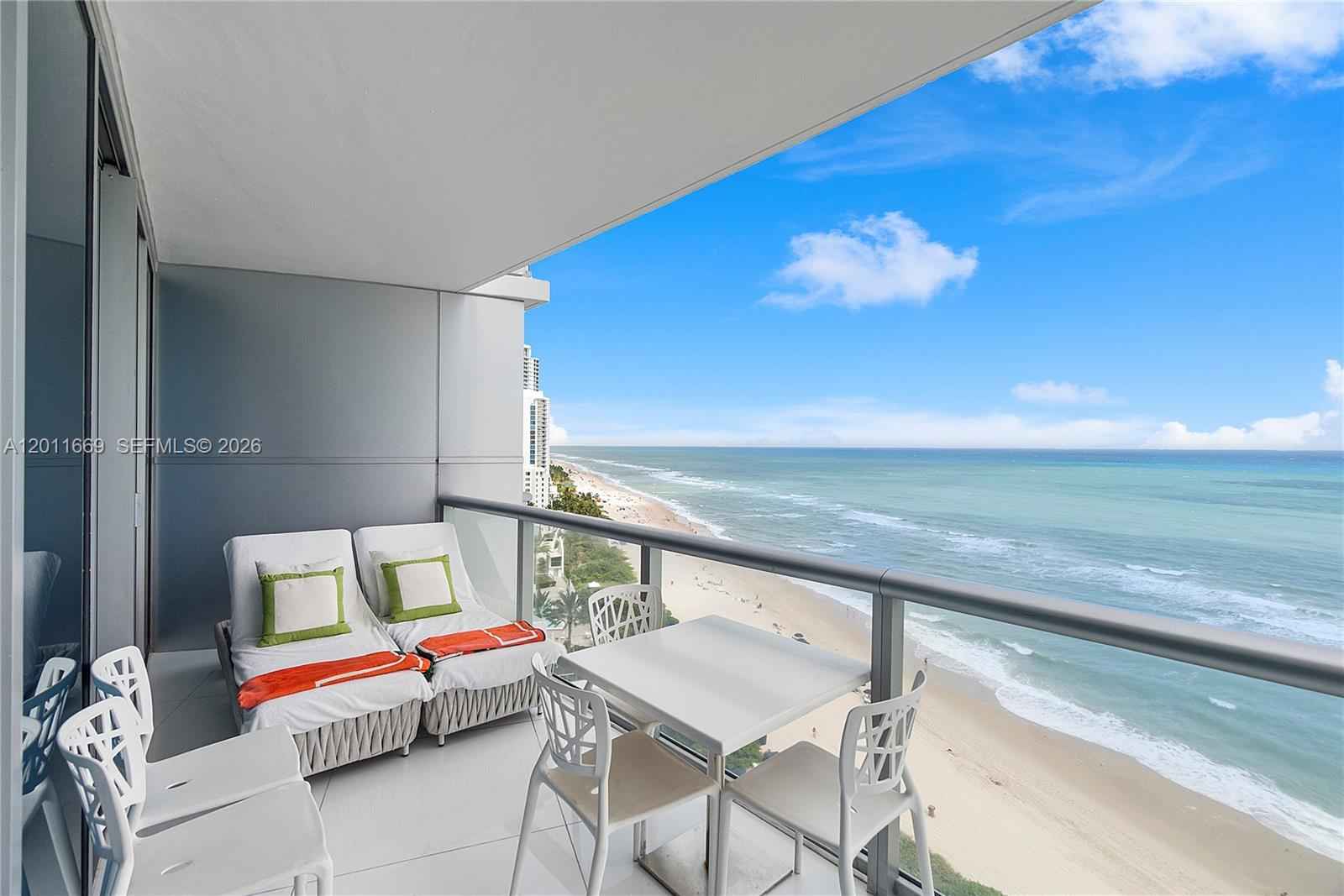 Jade Beach Oceanfront With Private Elevator Entry photo 2