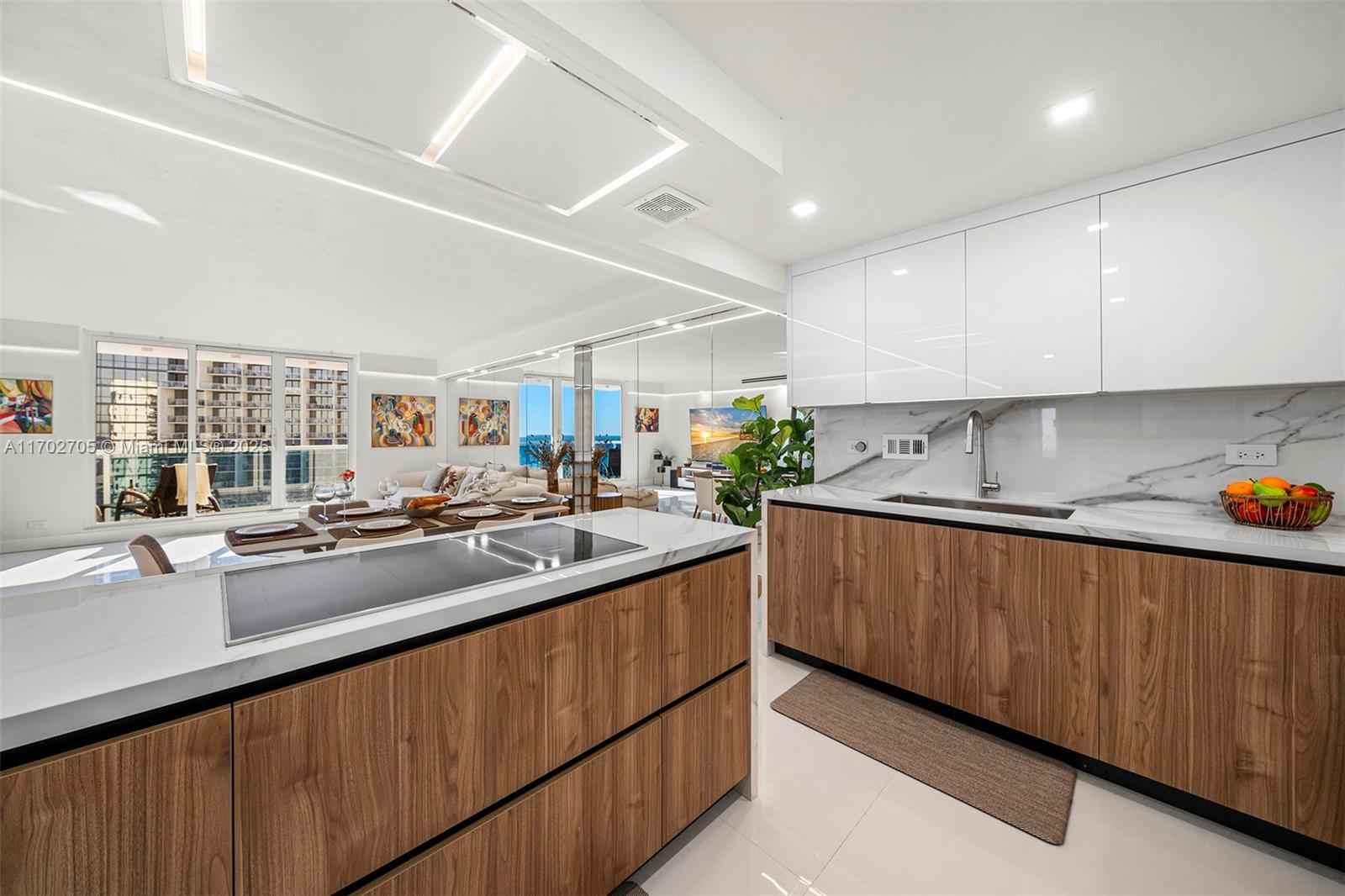 Oceanfront Roney Palace: Luxury Miami Beach Getaway photo 3