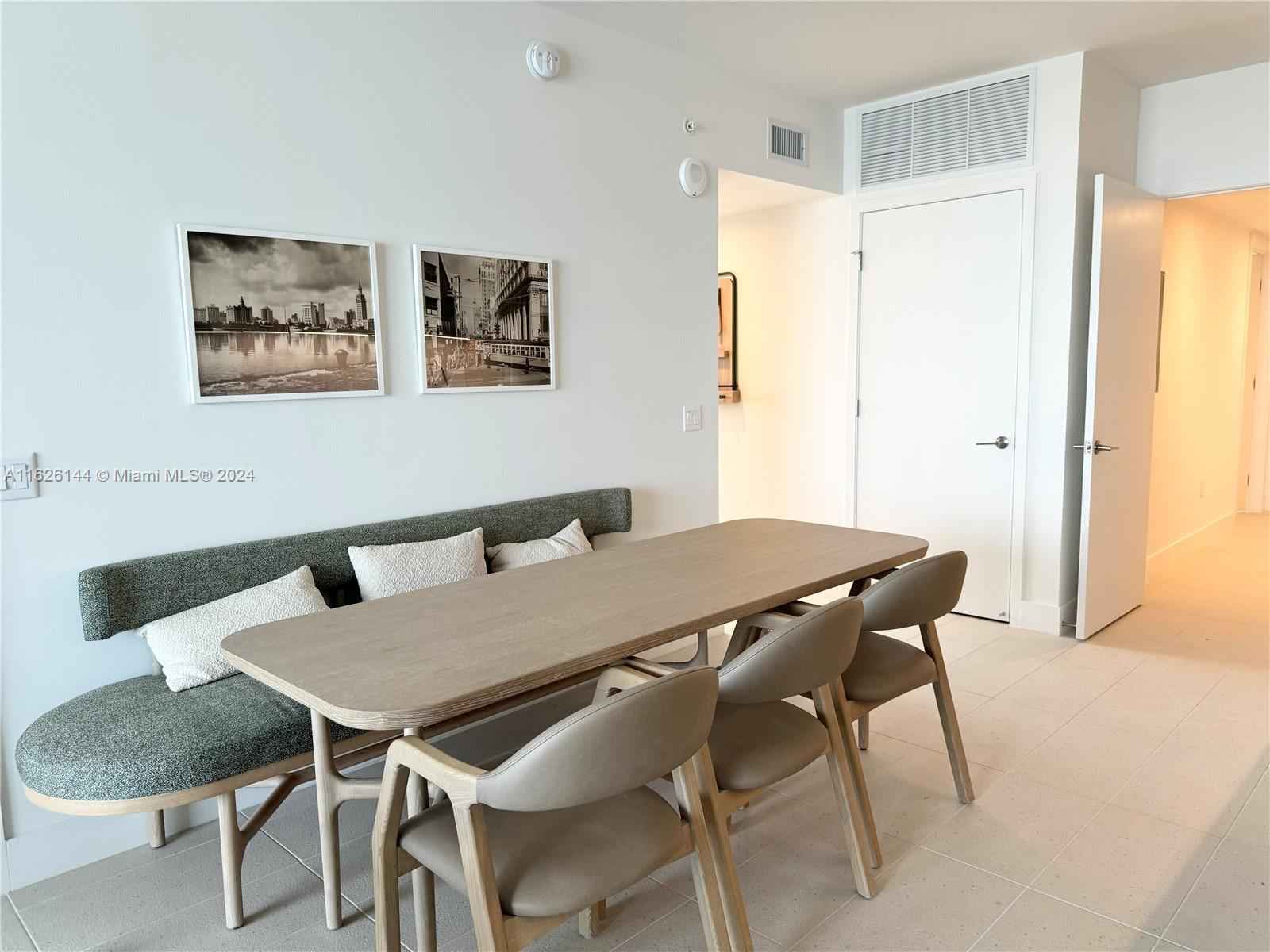 Natiivo Corner Unit With City & Water Views photo 3