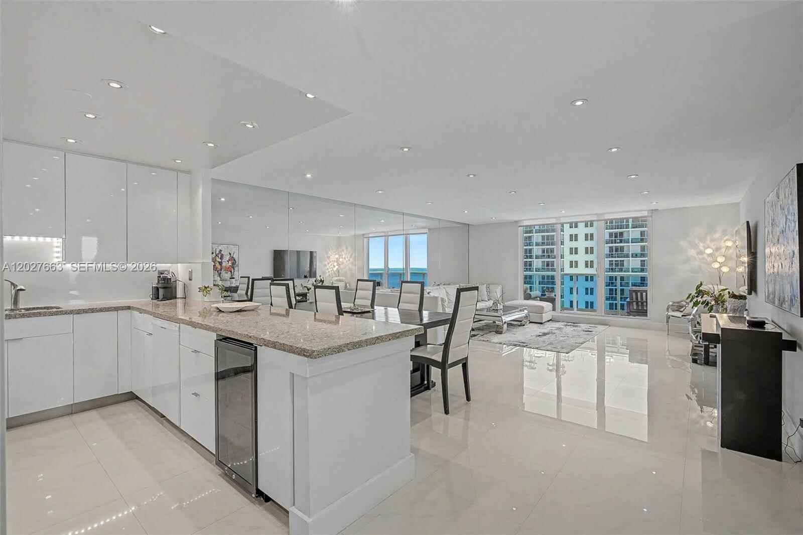 Roney Palace Oceanfront End Unit Condo photo 3
