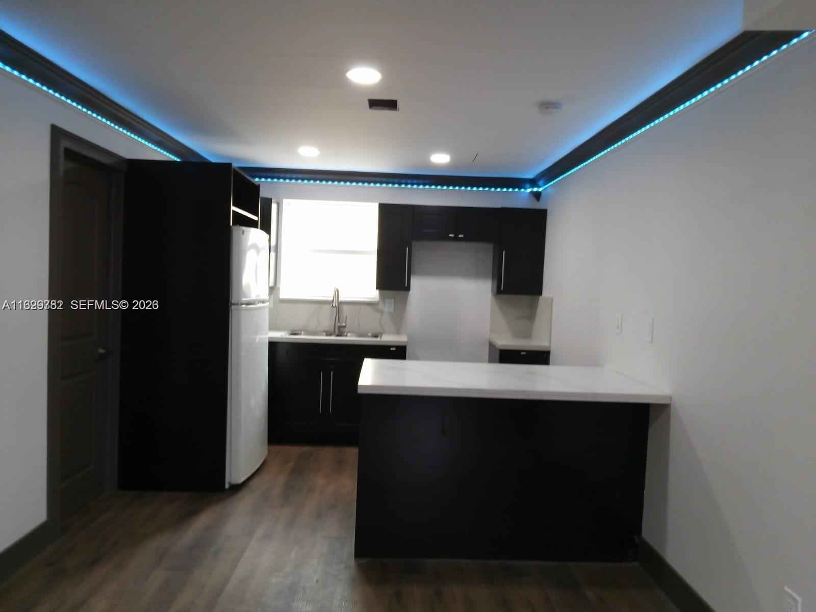 Furnished 2BR House With Patio Near Airport photo 2