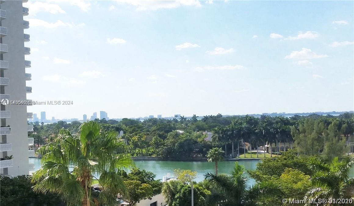 Oceanside Plaza: Renovated 2BR Intracoastal View