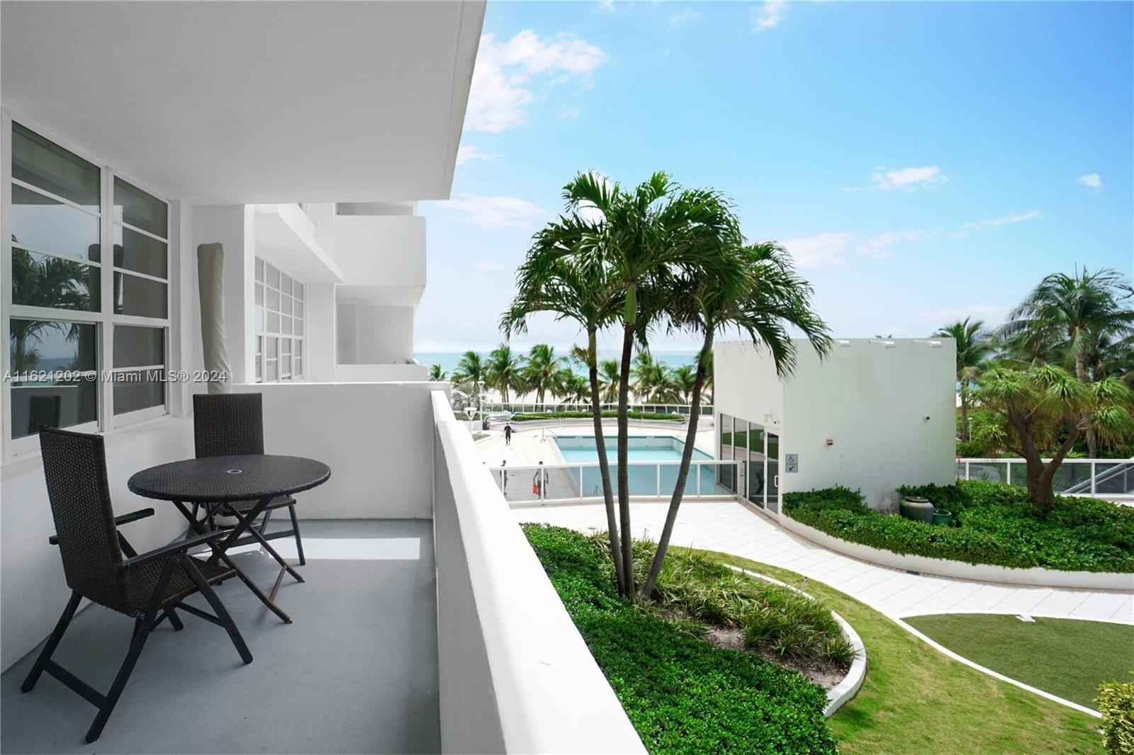 Renovated Studio, Ocean Views, Decoplage