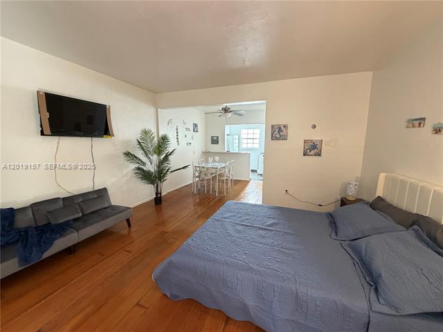Furnished Studio, Miami Beach Living