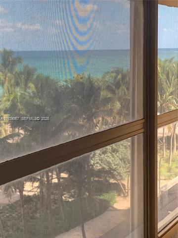 Oceanfront Studio, 2 Queens, Pool & Gym
