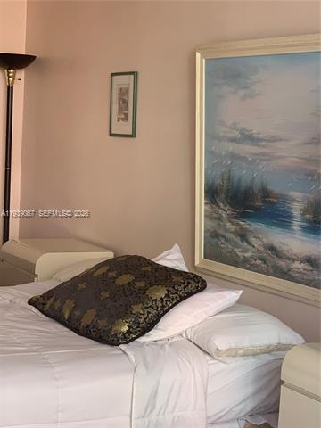 Oceanfront Studio, 2 Queens, Pool & Gym photo 3