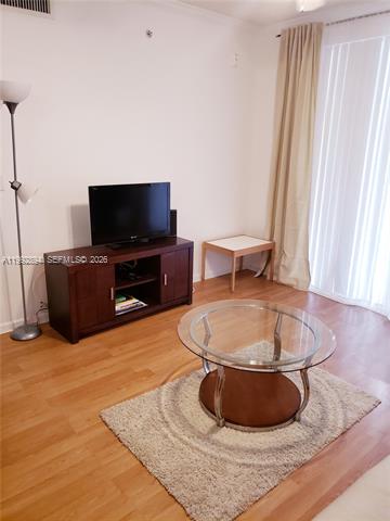 Porto Bellagio: Beachside Living With In-Unit Laundry photo 3