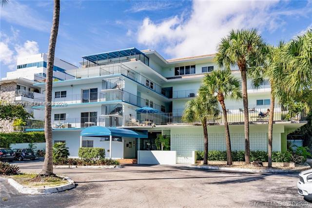 Renovated Coconut Grove Condo With Patio