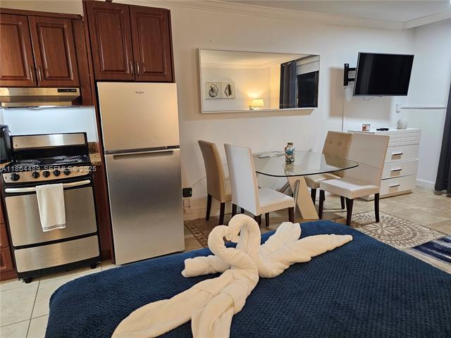 Oceanfront Studio With Private Balcony, Utilities photo 3