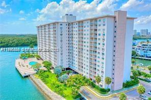 Intracoastal Views, Steps To Beach, Sunny Isles