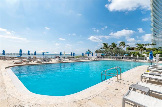 Marco Polo Oceanfront Studio Direct Beach Access photo 3